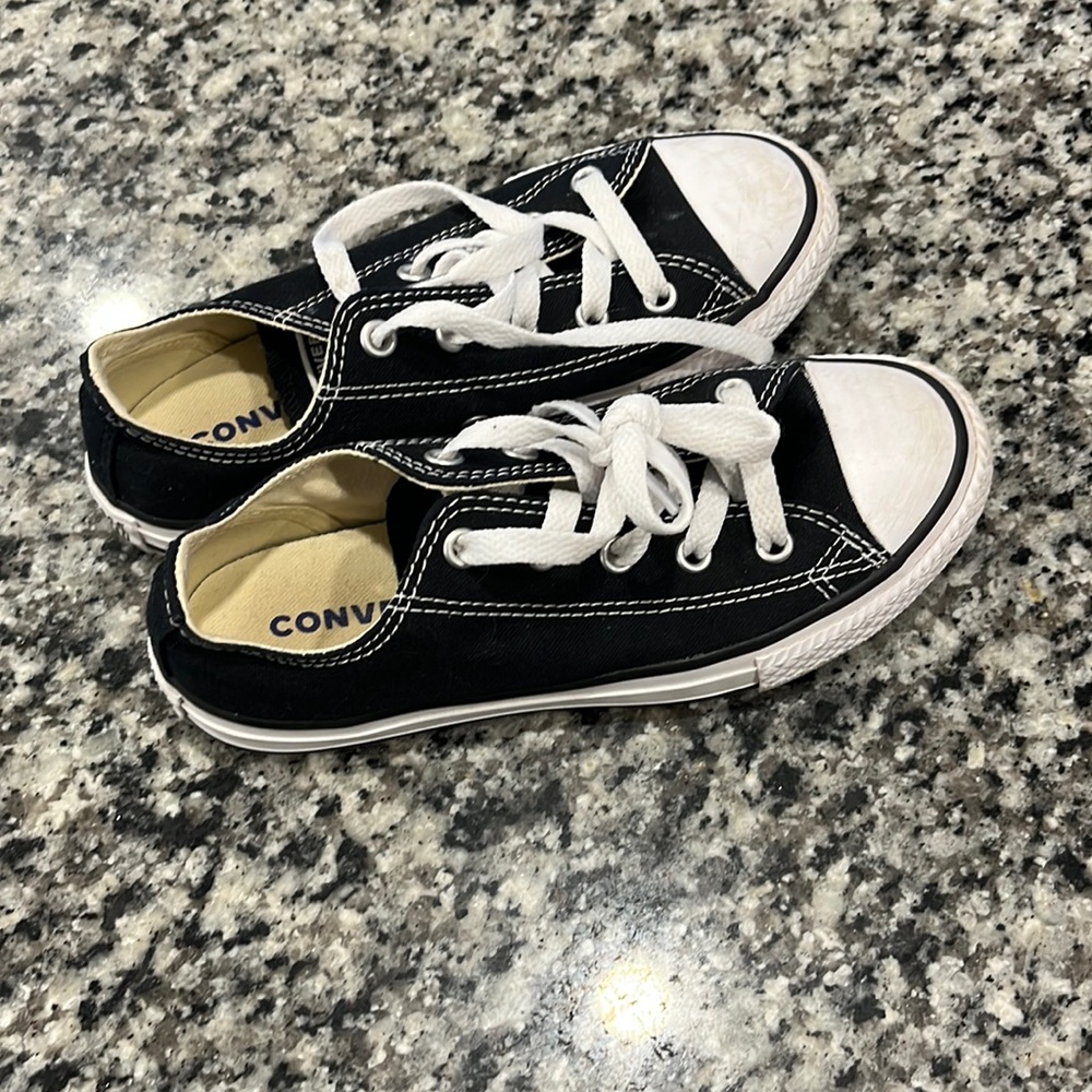 Converse tennis shoes